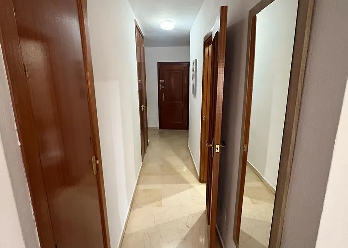 Δωμάτια σε οικογενειακή κατοικία Private Next To The Marina Εστεπόνα