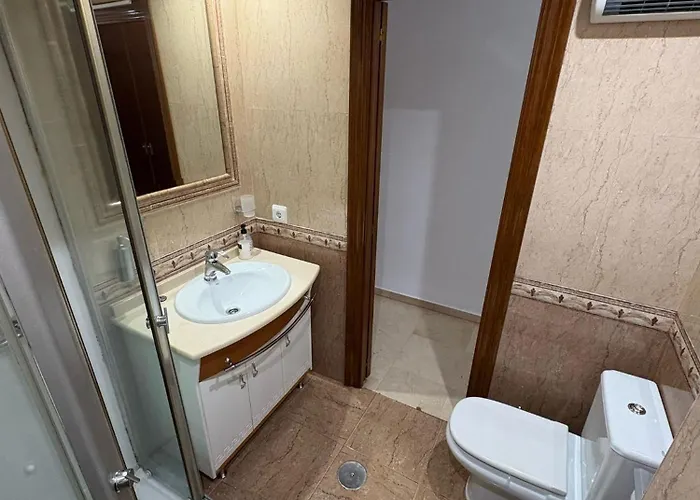 Private Next To The Marina 民宿